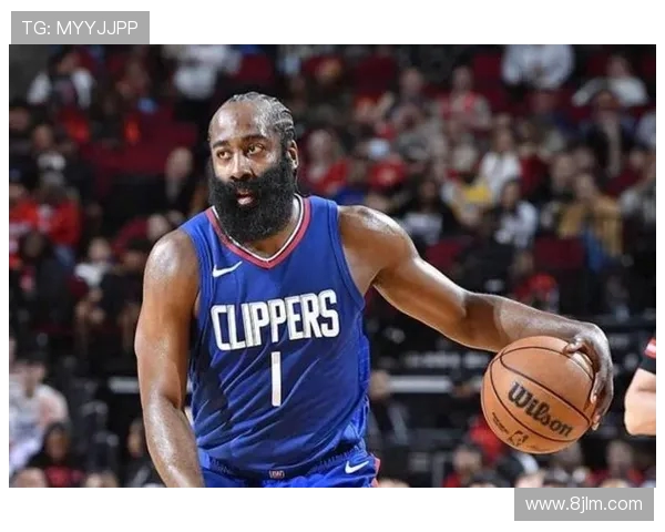 美媒调侃哈登发福 穿唐装打咏春引爆中国球迷热情